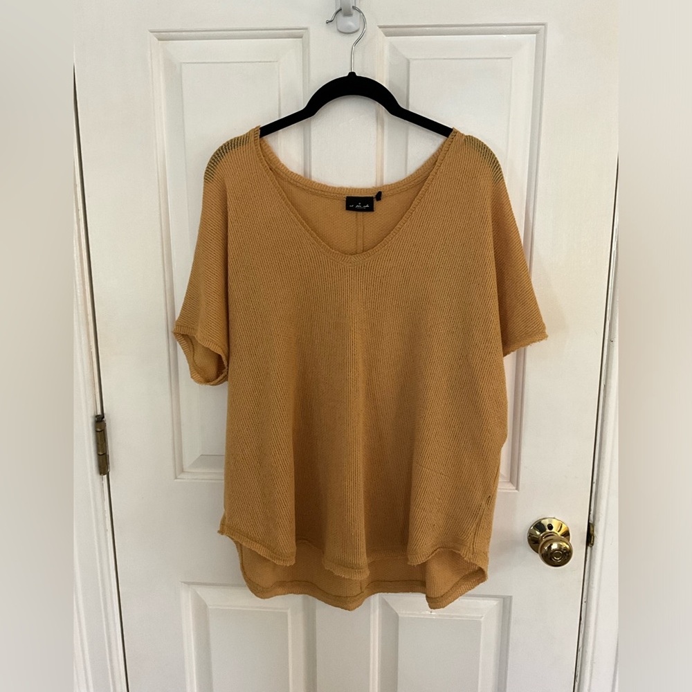 Mustard yellow tee